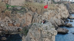 Genç Turist Kayalıklardan Düşerek Hayatını Kaybetti