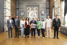 Gençlerden Vali Çelik’e Anlamlı Ziyaret