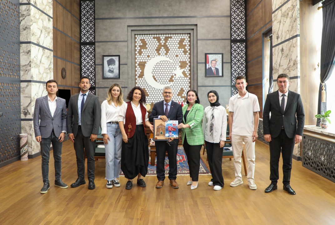 Gençlerden Vali Çelik’e kültürel ve sanatsal ziyaret