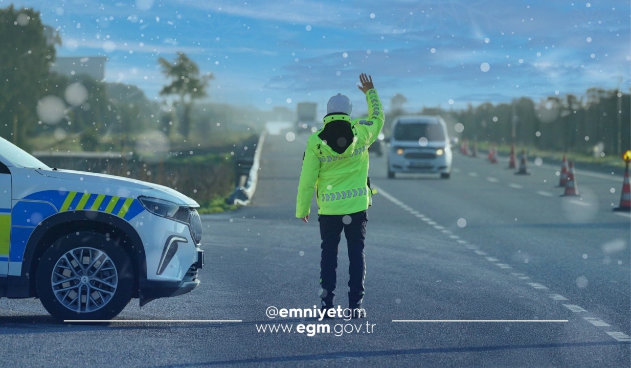 Gizli buzlanmaya dikkat! Emniyet Genel Müdürlüğü'nden sürücülere uyarı