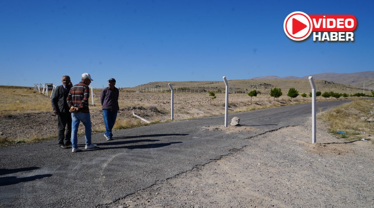 Güllüce Köyünde Arazi Sahibi Yol Kapattı, Köylü Mağdur