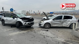 Gümüşler kavşağında kaza! Yaralılar var