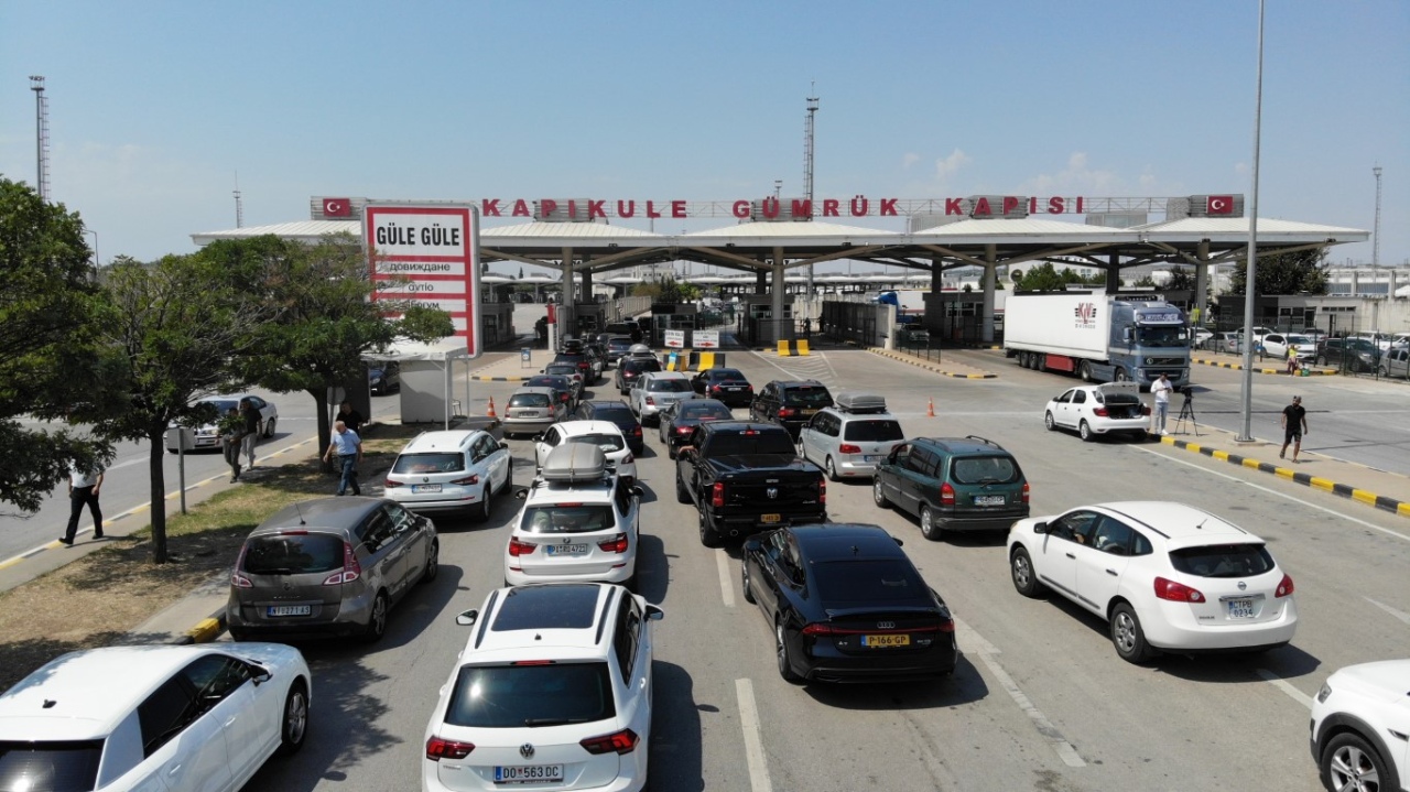 Gurbetçilerin yurt dışındaki hakları güvence altına alınıyor