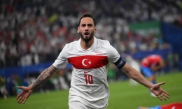 Hakan Çalhanoğlu Galatasaraylı mı Fenerbahçeli mi? Sporseverler merak ediyor
