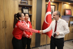 Halterci kardeşlerden Rektör Uslu’ya madalyalı ziyaret