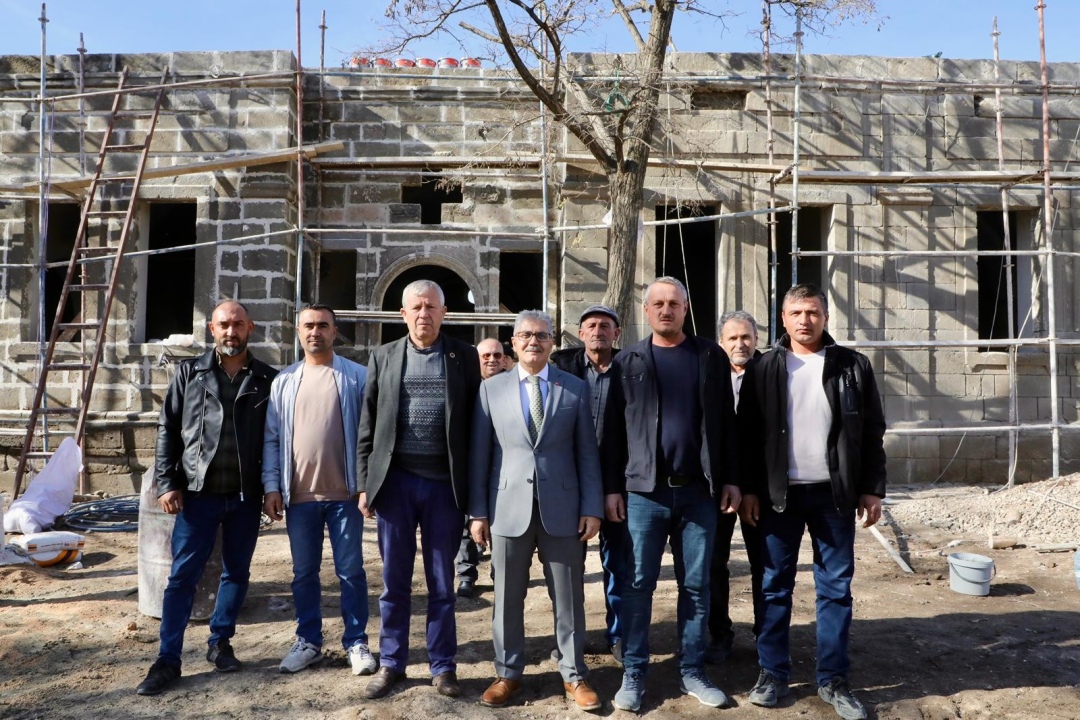 Hasaköy Rum Okulu’ndaki restorasyon çalışmaları incelendi