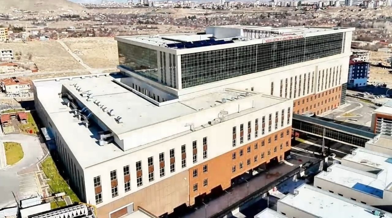 Hastanede 12 yeni uzman hekim hasta kabulüne başladı