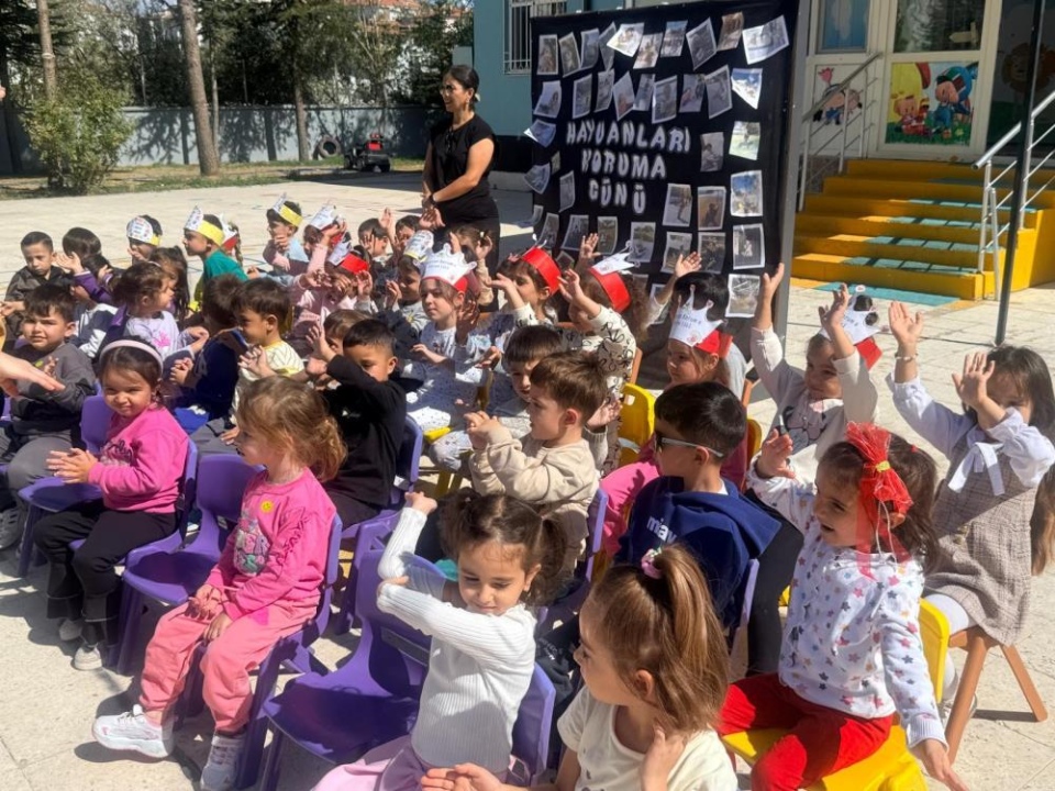 Hayvan Sevgisi Küçük Yaşta Başlar: Üniversite ve Anaokulu El Ele