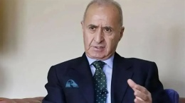 Hikmet Çetin Kimdir? Eski CHP Genel Başkanının Hayatı ve Siyasi Kariyeri