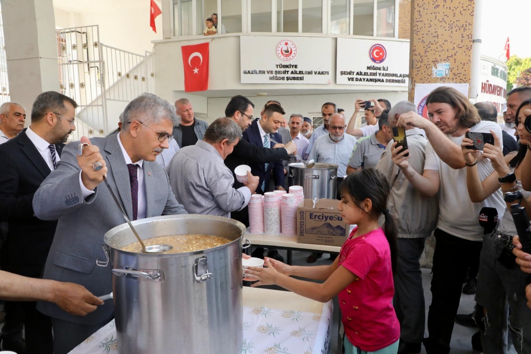 Hüdavent Hatun Sosyal Tesisleri'nde aşure günü etkinliği düzenlendi