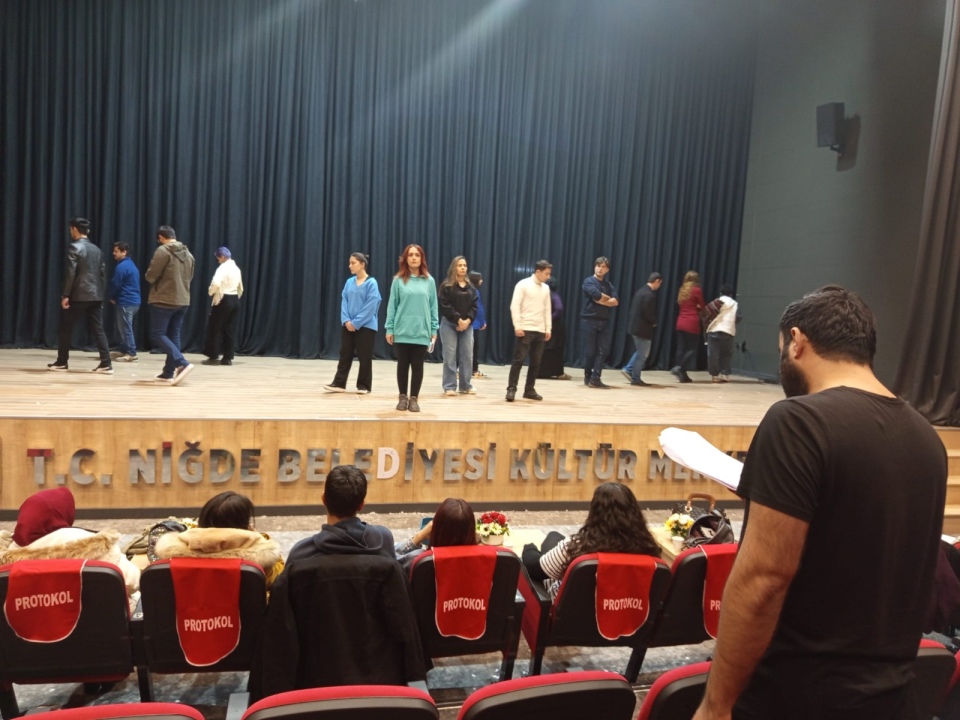 Ertuğrul Aslan’ın Yeni Projesi:  Hüdavent Hatun’un hikâyesi tiyatroda canlanıyor