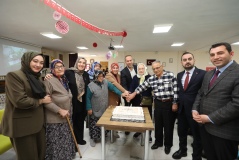 Huzurevine anlamlı ziyaret