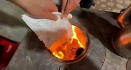 İhtiyaç sahiplerinin veresiye borcu kapatıldı, defter sobada yakıldı