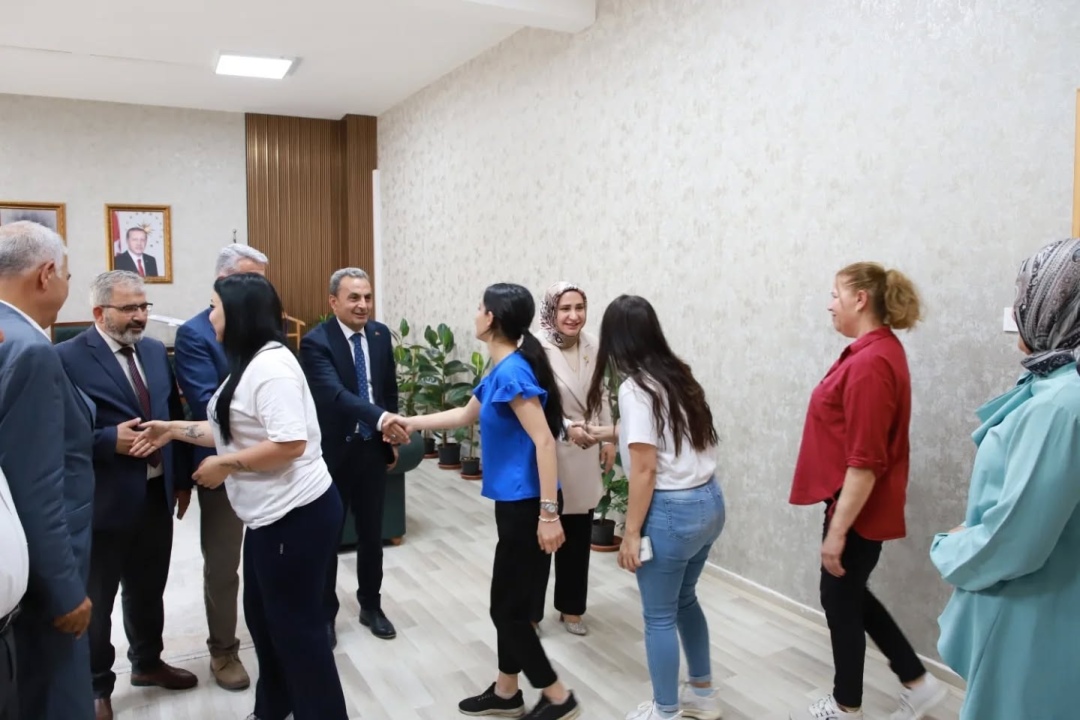 İl Milli Eğitim Müdürü Elif Özbek, eğitim camiasıyla bayramlaştı