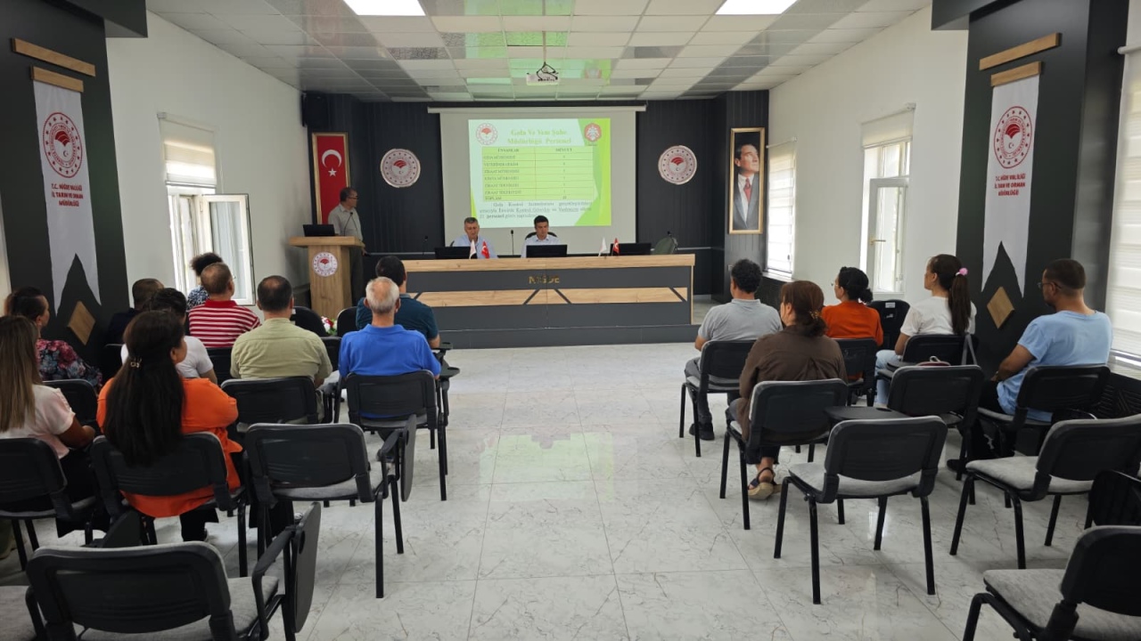 İl Tarım Müdürü Mete, Gıda ve Yem Bitkileri Şubesi personeliyle bir araya geldi