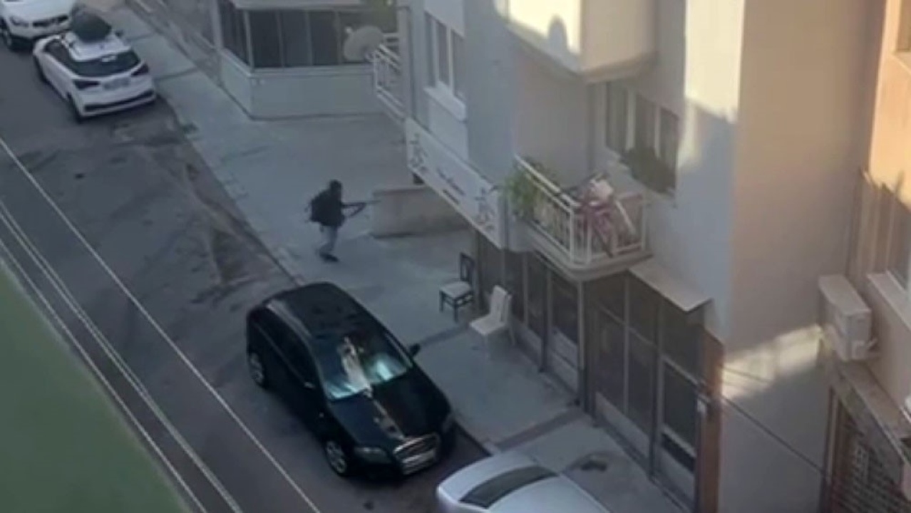 İzmir’de polis merkezine silahlı saldırı: 2 şehit, 2 yaralı