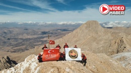 Jandarma dağcıları, Niğde’de Emler Zirvesi’ne tırmandı