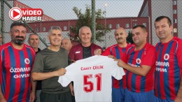 Jübile yapan Vali Çelik, 10 yıl sonra futbola geri döndü