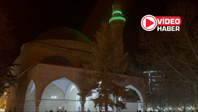 KADİR GECESİ'NDE CAMİLER DOLDU TAŞTI