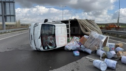 Kamyonet ile hafif ticari araç çarpıştı! Yaralılar var