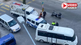 Kamyonet polis otosuna çarptı!