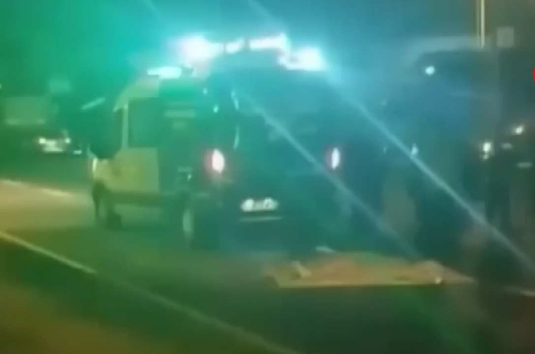 Kapıyı açıp yola atladı, tır çarpmasıyla yaşamını yitirdi