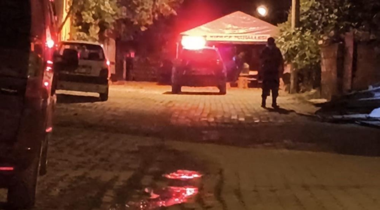 Karısını darp eden yeğenini öldürdü   