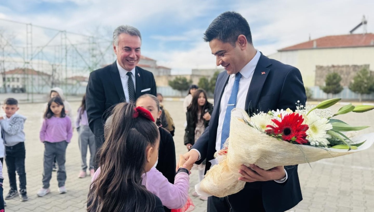 Kaymakam Bağış’tan Karakapı’da Eğitime Tam Destek