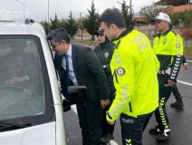 Kaymakam Bağış, yol bilgilendirme çalışmalarına katıldı