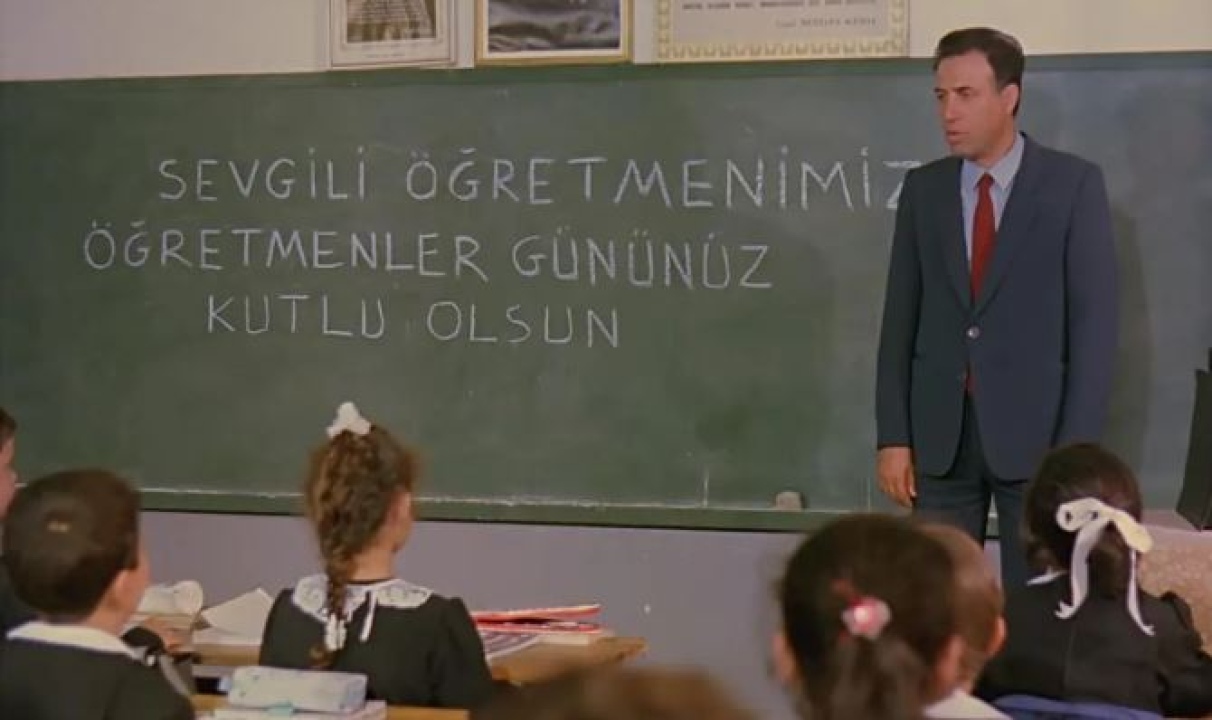 Kemal Sunal (Şaban) öğretmen mi? Usta oyuncunun asıl mesleği araştırıldı