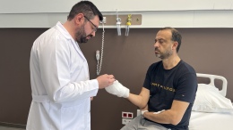 Kopan parmağını buzla muhafaza etti, 600 kilometre yol kat edip Türkiye’ye geldi