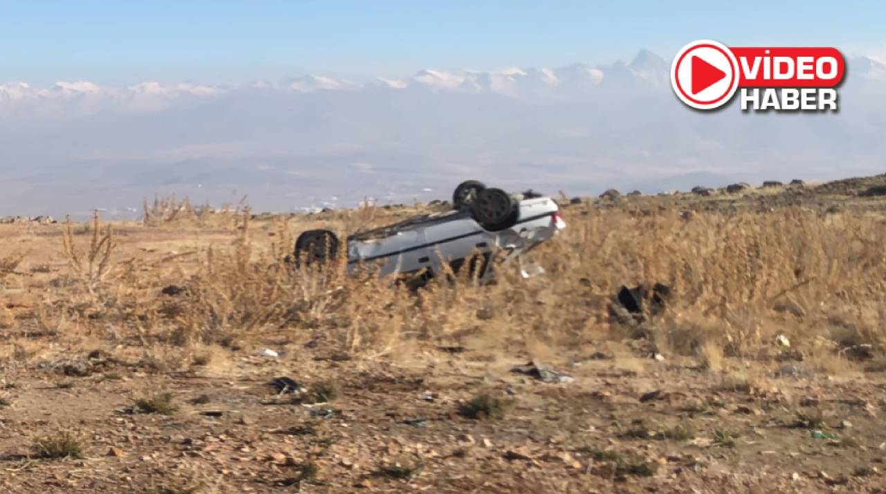 Lastiği patlayan otomobil takla attı