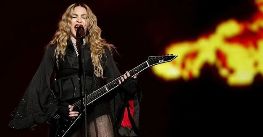 Madonna... SAHNEYE GEÇ ÇIKTI, DAVALIK OLDU!