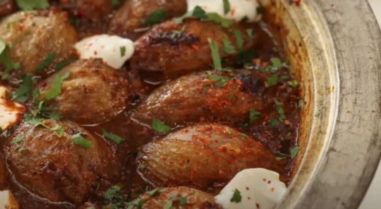 Mardinli ustaların sırrı çözüldü: Tam ölçülü etli soğan dolması nasıl yapılır?