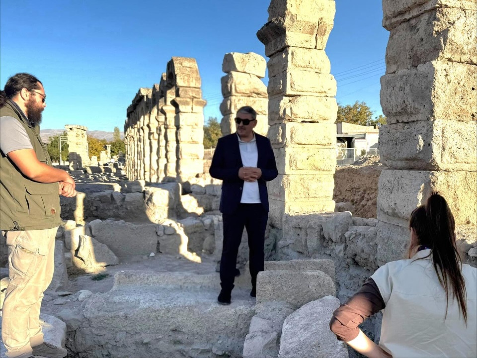 Milletvekili Uzkurt, Tyana Antik Kenti’nde incelemelerde bulundu