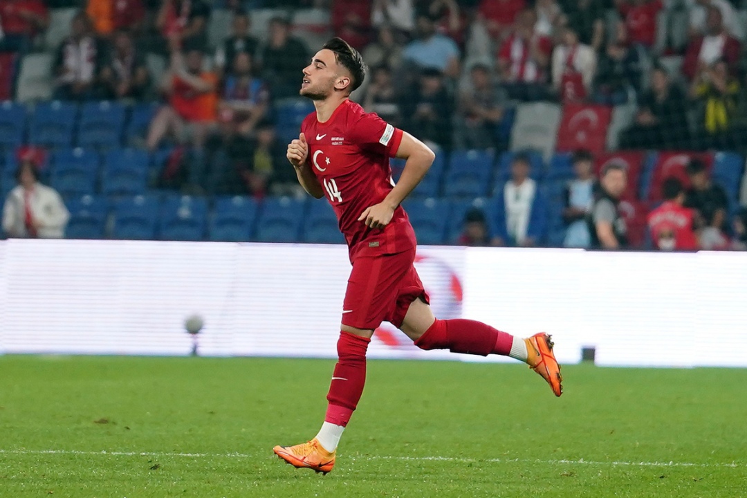 Milli Futbolcu Yunus Akgün fıtık ameliyatı geçirdi