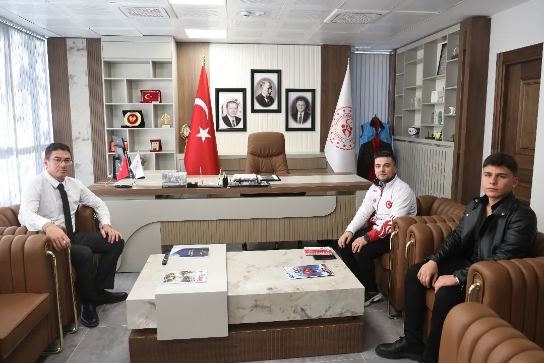 Milli Sporcu Kadir Altay’dan İl Müdürüne Ziyaret