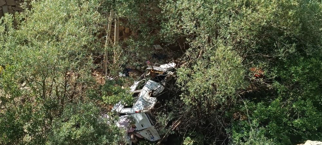 Minibüs uçuruma yuvarlandı! Çok sayıda ölü ve yaralı var