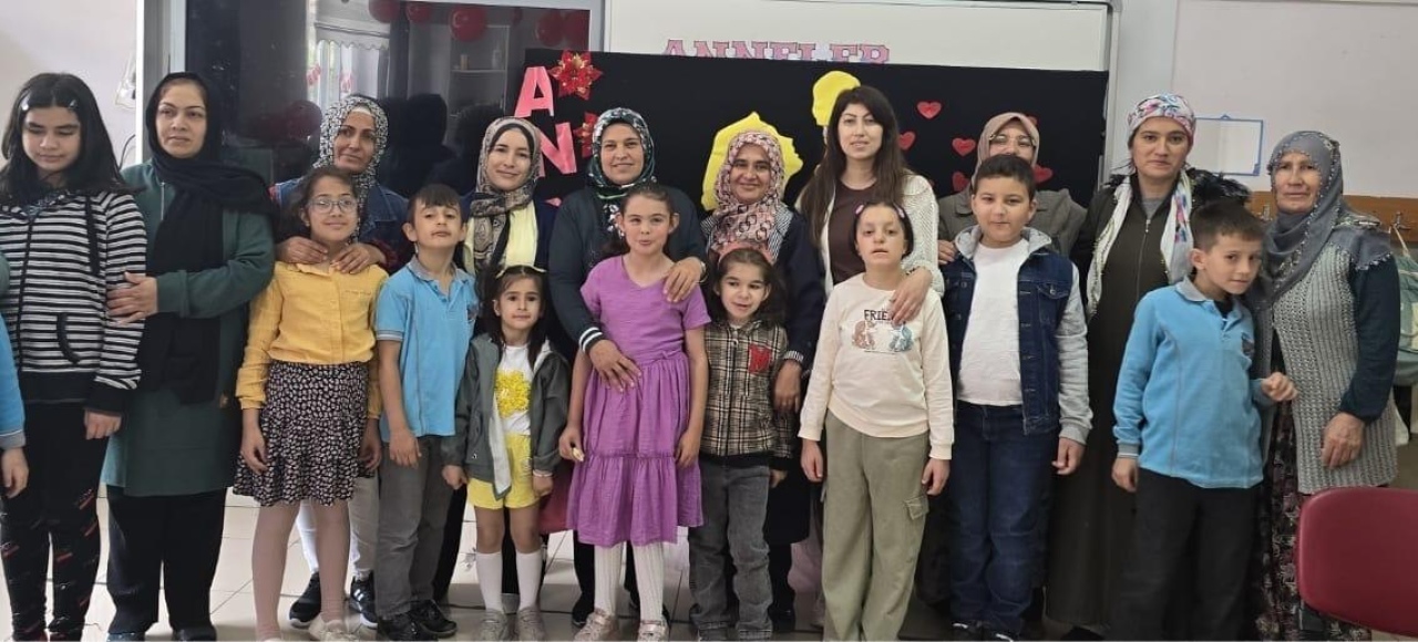 Minik Yüreklerden Annelerine Sevgi Dolu Sürpriz