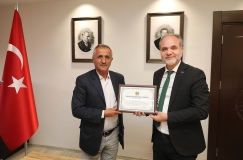 Murtaza Köyü Derneği’nden Rektör Hasan Uslu’ya Fahri Hemşehrilik Beratı