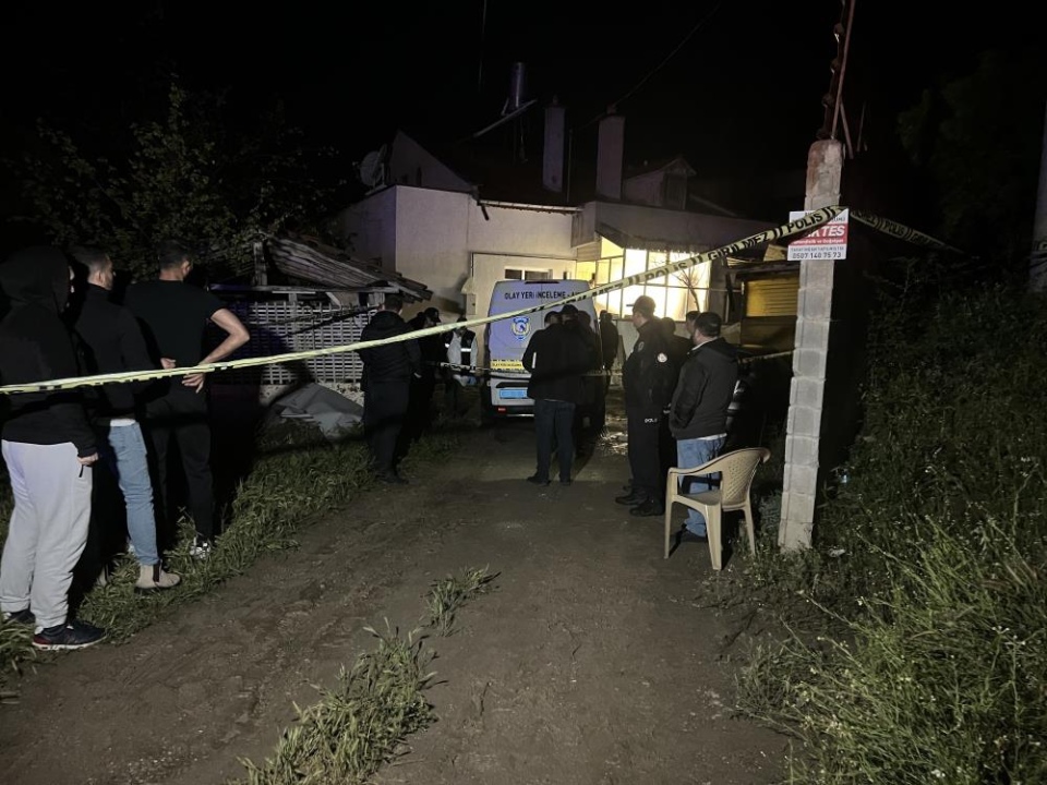 Müstakil evde çıkan yangın yaşlı çifti hayattan kopardı