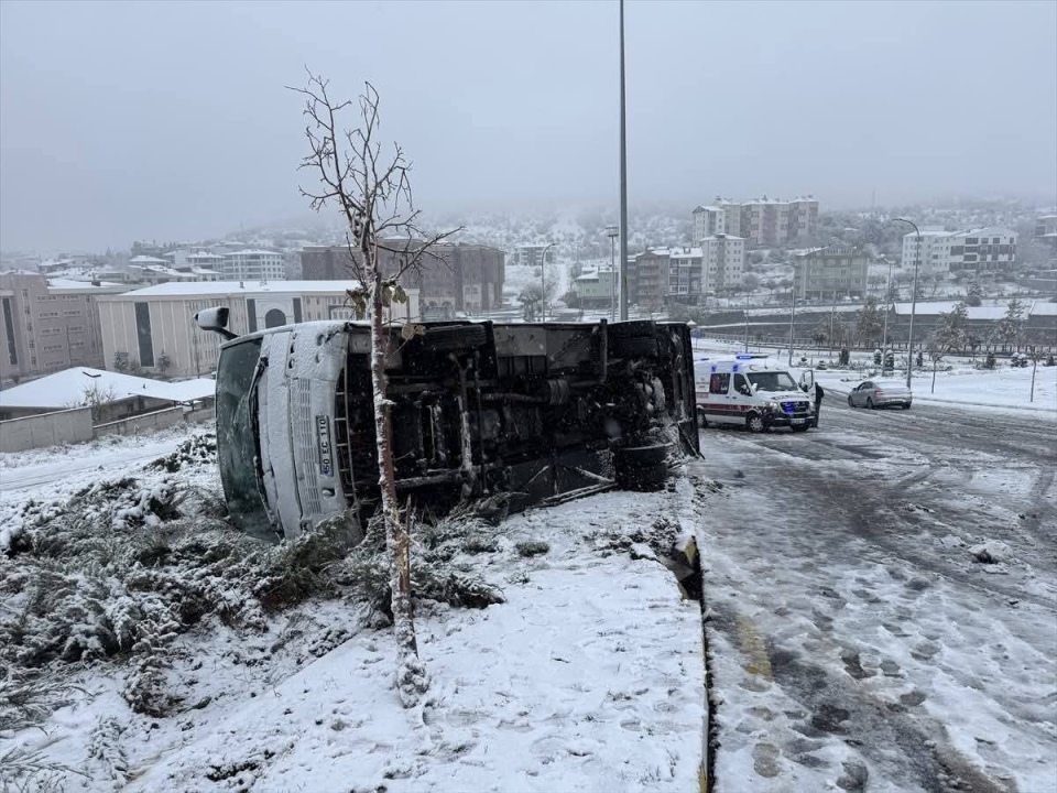 İşçi Servisi Devrildi: 14 Yaralı