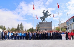 Niğde'de Gençlik Haftası kutlamaları çelenk sunma töreniyle başladı