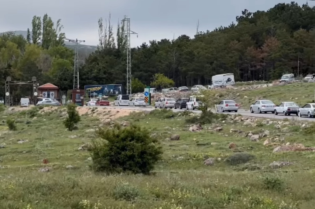 Niğde'de güneşli havayı gören mesire alanlarına koştu