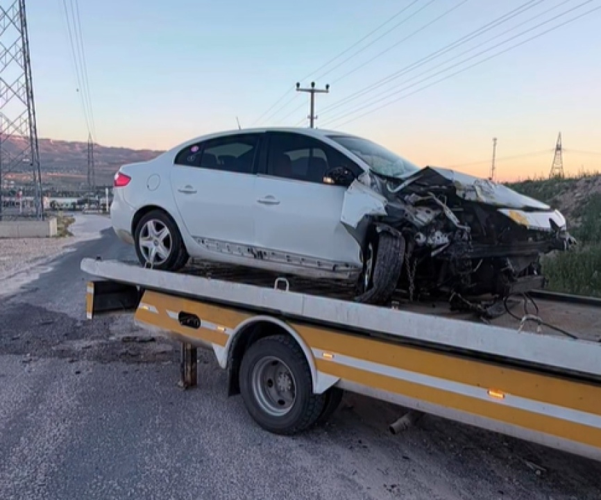  Niğde'de iki otomobil çarpıştı 