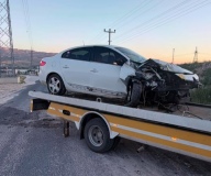 Niğde'de iki otomobil çarpıştı