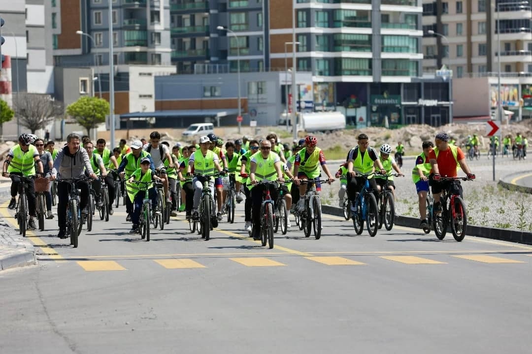 NİĞDE'DE PEDALLAR SAĞLIK İÇİN DÖNDÜ