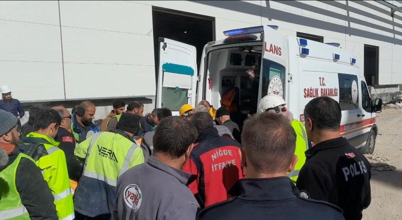 Niğde'de Şantiye Şefi Asansör Boşluğuna Düştü!