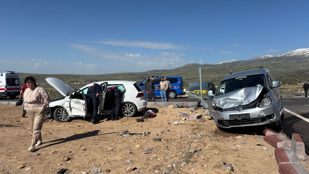 Niğde'de Trafik Kazası: 5 Yaralı