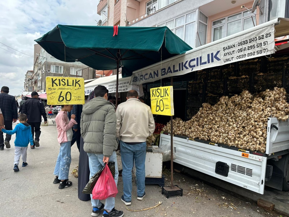Niğde'de yeni mahsul kışlık sarımsak tezgahlardaki yerini aldı